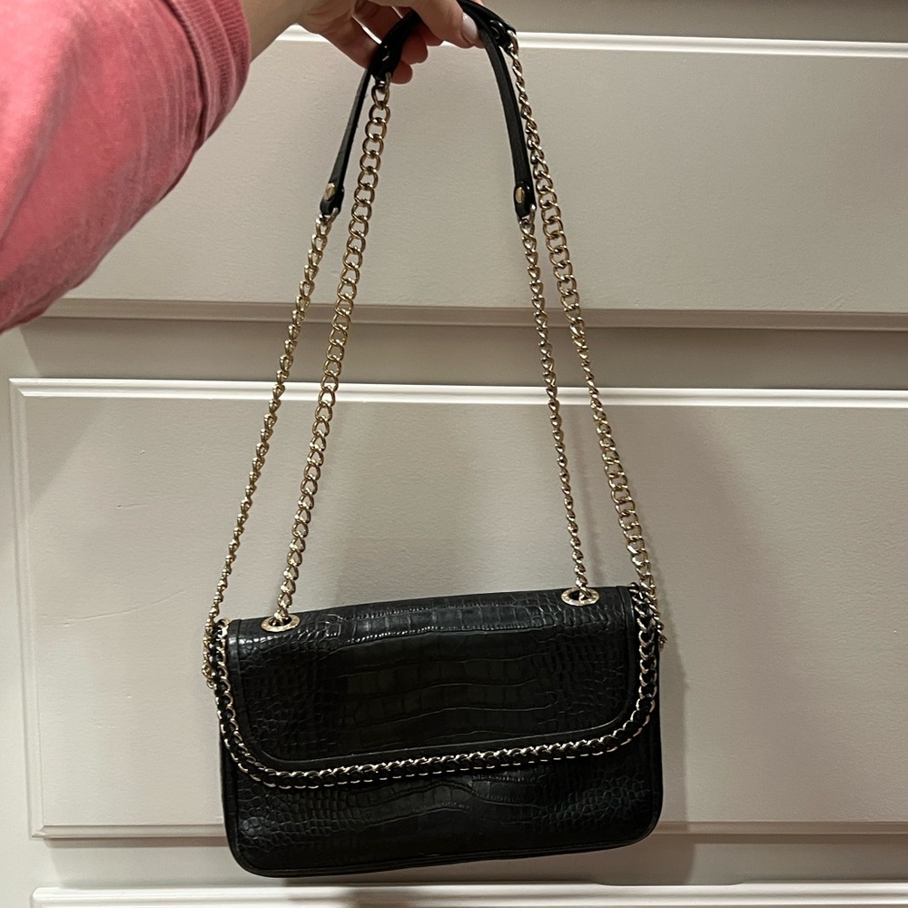 Elegant Black Croc-Embossed Chain Shoulder Bag